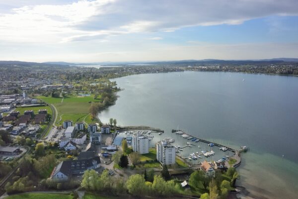 13-schlssli-und-hafen-im-hintergrund-kreuzlingen-april-2014_13787431834_o
